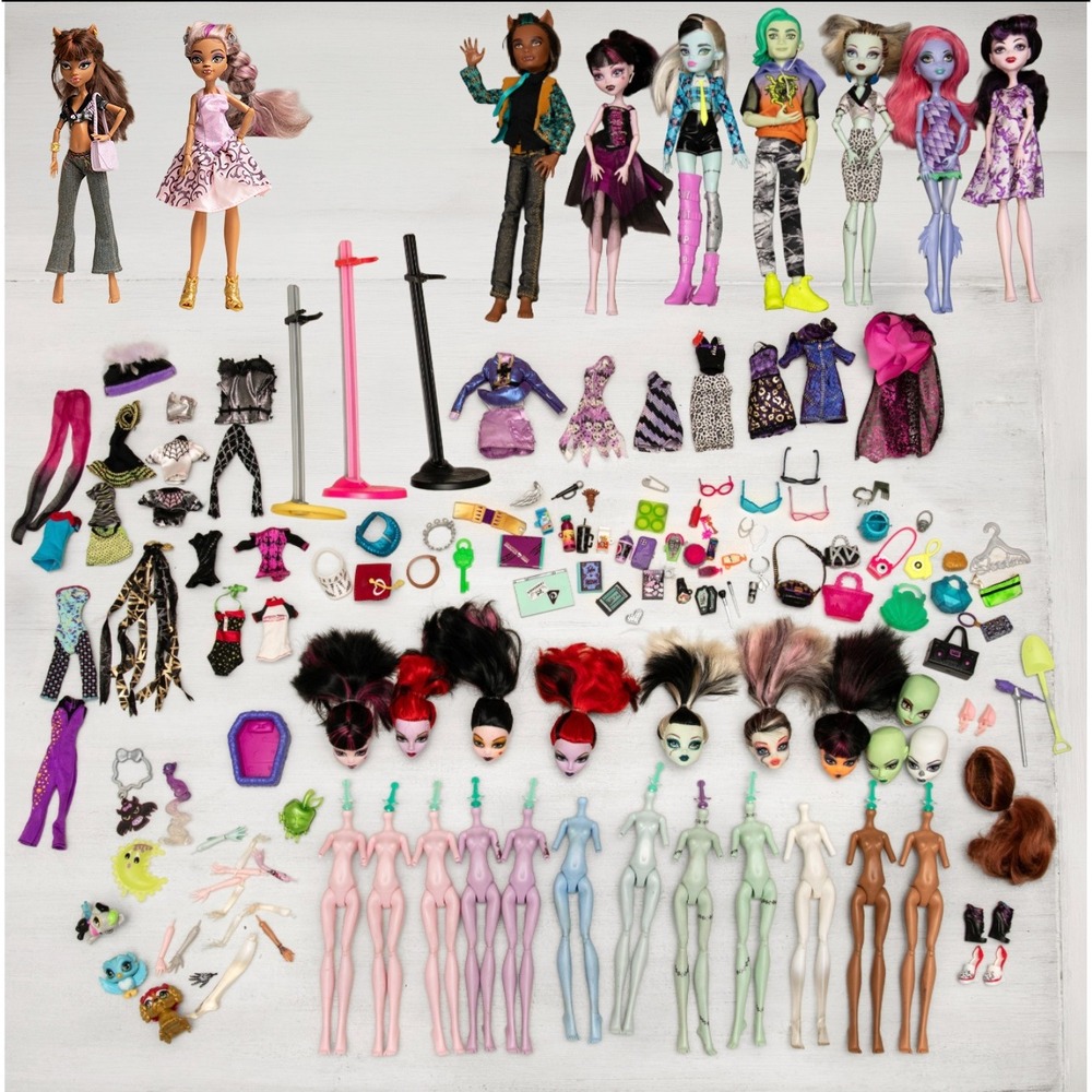 Monster High Doll Lot 130+ Pieces Y2K Clothes Accessories Pets Heads Bodies